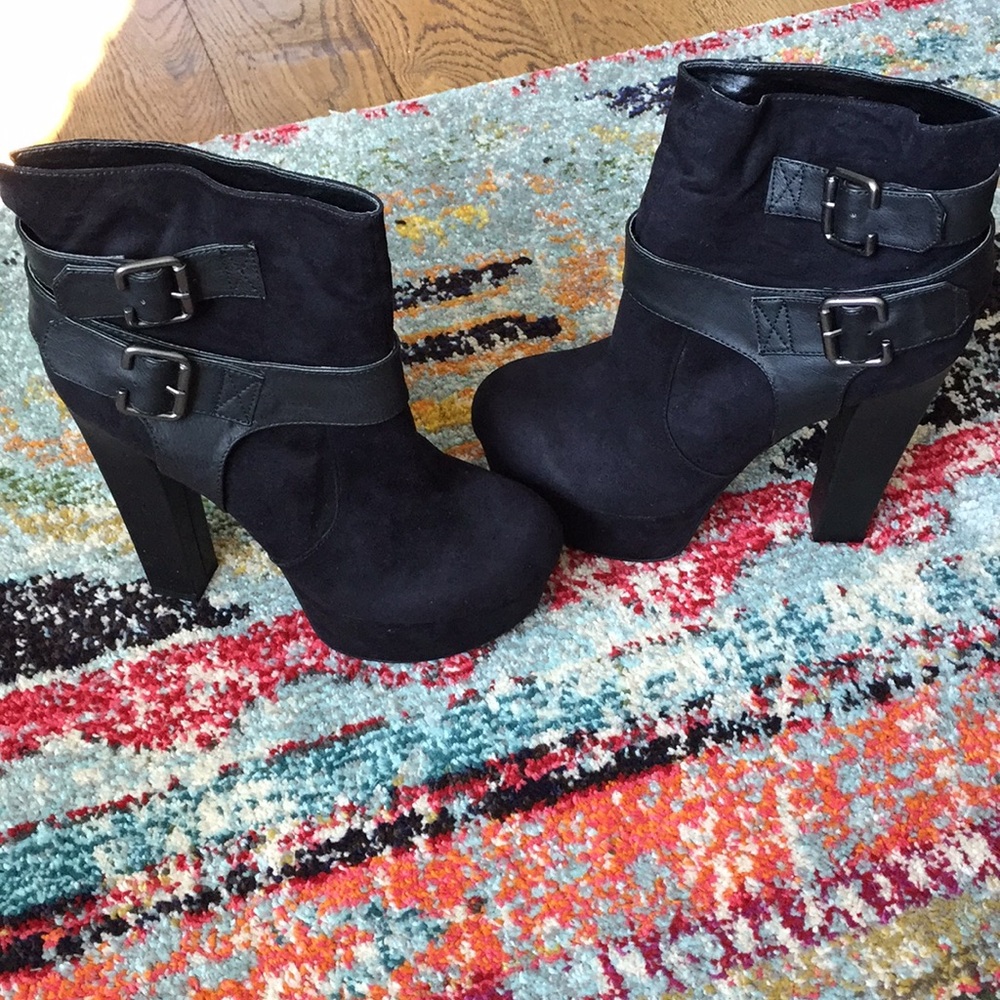 Zigi Soho platform bootie NWOT